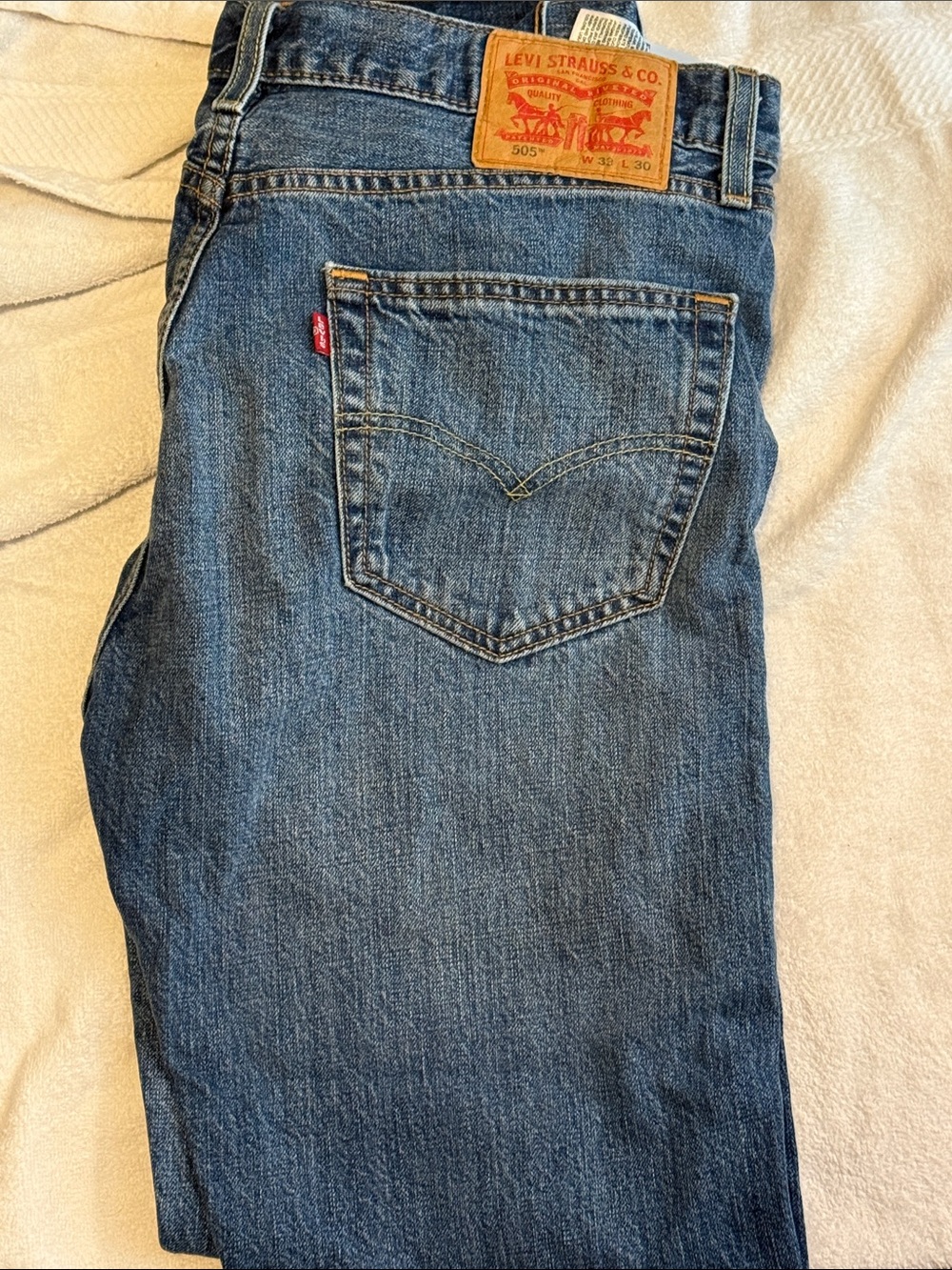 Levi's Men's Straight Leg Jeans in Medium Blue Denim - Picture 1 of 4